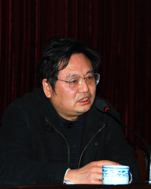 所長、黨委副書記、所學習實踐活動領導小組副組長楊亞軍主持總結大會并講話